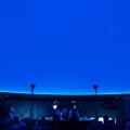 Onder een artificiële blauwe hemel - Cosmodrome was een aparte maar passende locatie - 24 augustus 2014 - foto: Raf Bergans