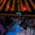 Het was de drukst bezochte voorstelling van Zin in Zomer 2013 daar in de tent - 19 augustus 2013 - foto: Raf Bergans